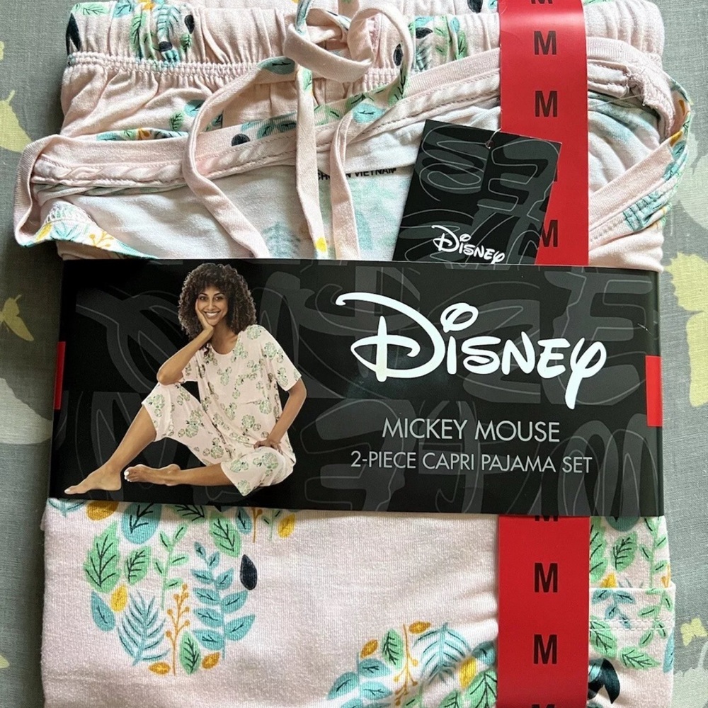 Disney Womens Mickey Mouse Pajamas 2-Piece Pink Capri Short Sleeves Crewneck, M